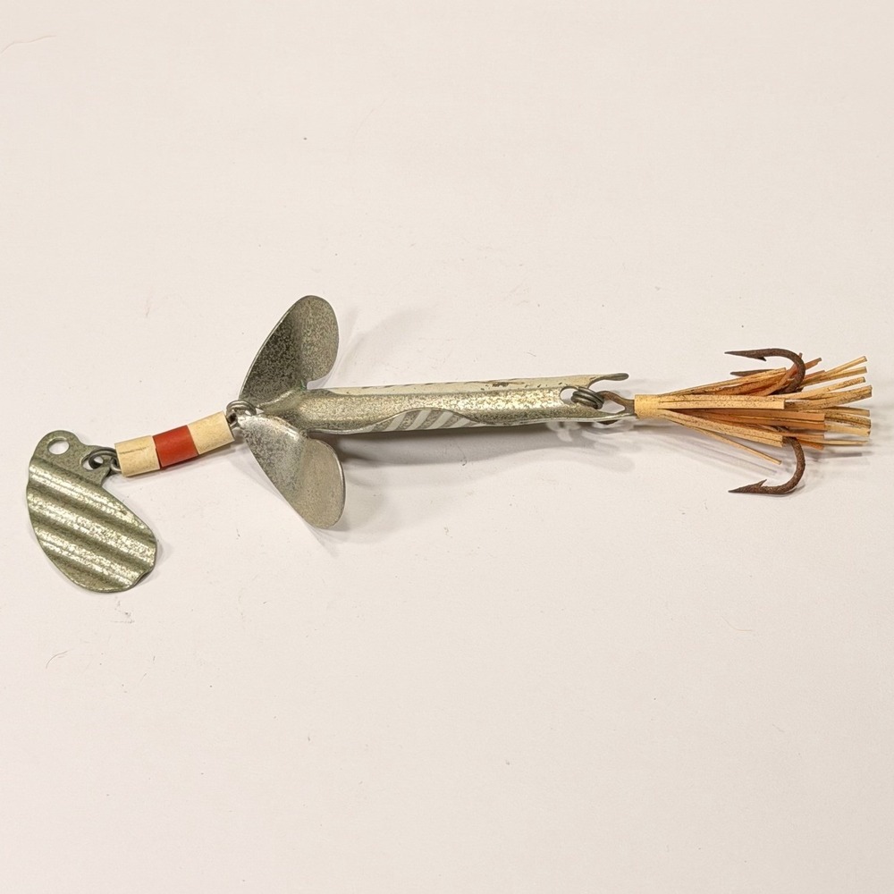 Vintage Hornet Inc Elyria 0 Metal Fishing Lure Silver Red White Treble Hook USA